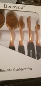Brand new makeup brushes